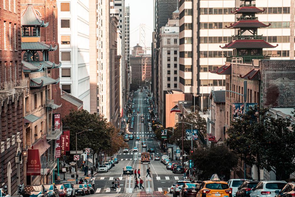 Vibrant city life on a busy San Francisco street with iconic architecture.